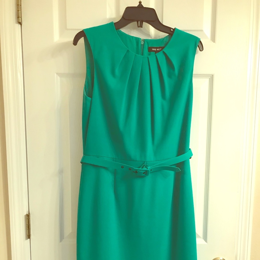 Sophisticated and vibrant Nine West Dress!